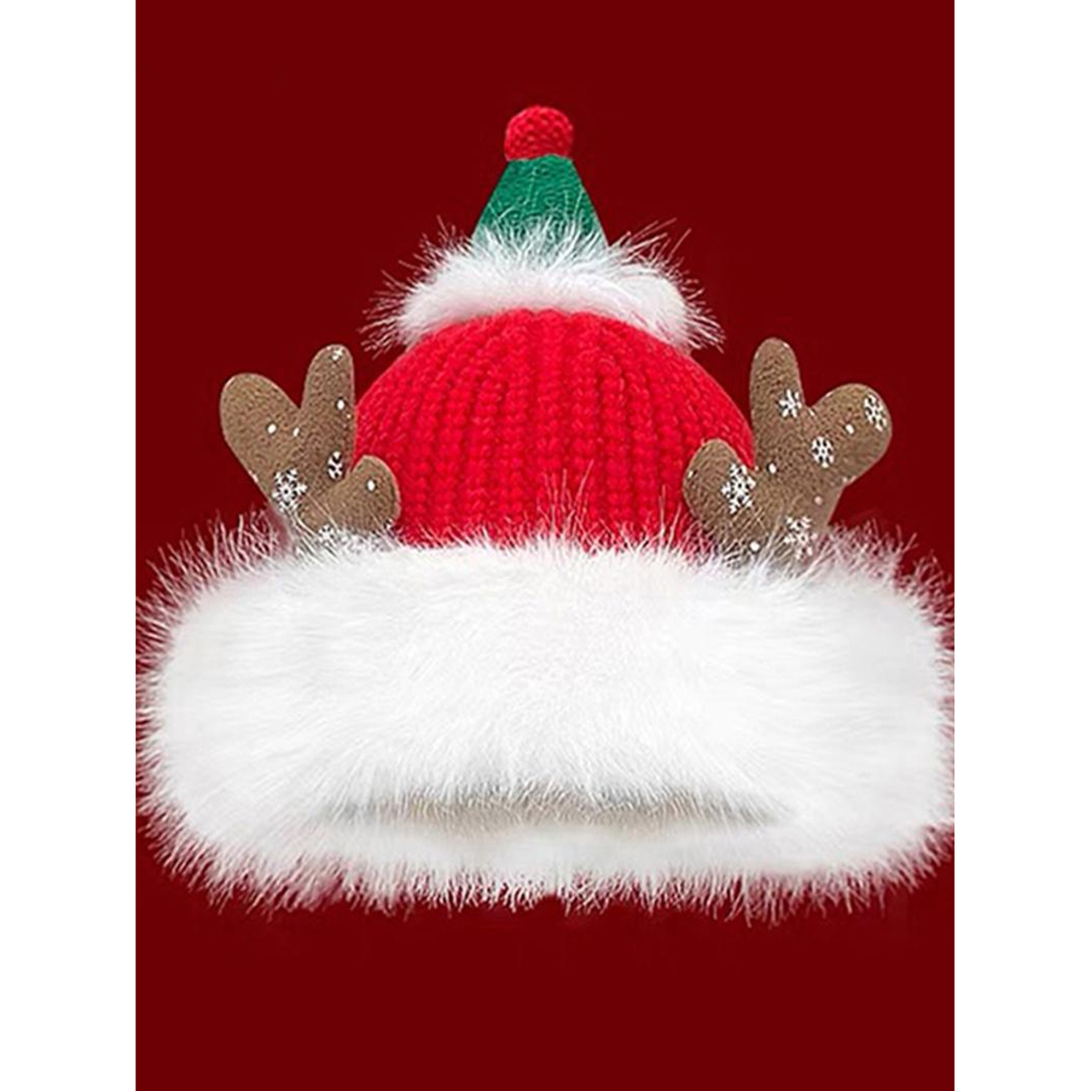 FESTIVE CHARACTER KNIT HAT. Antler Green