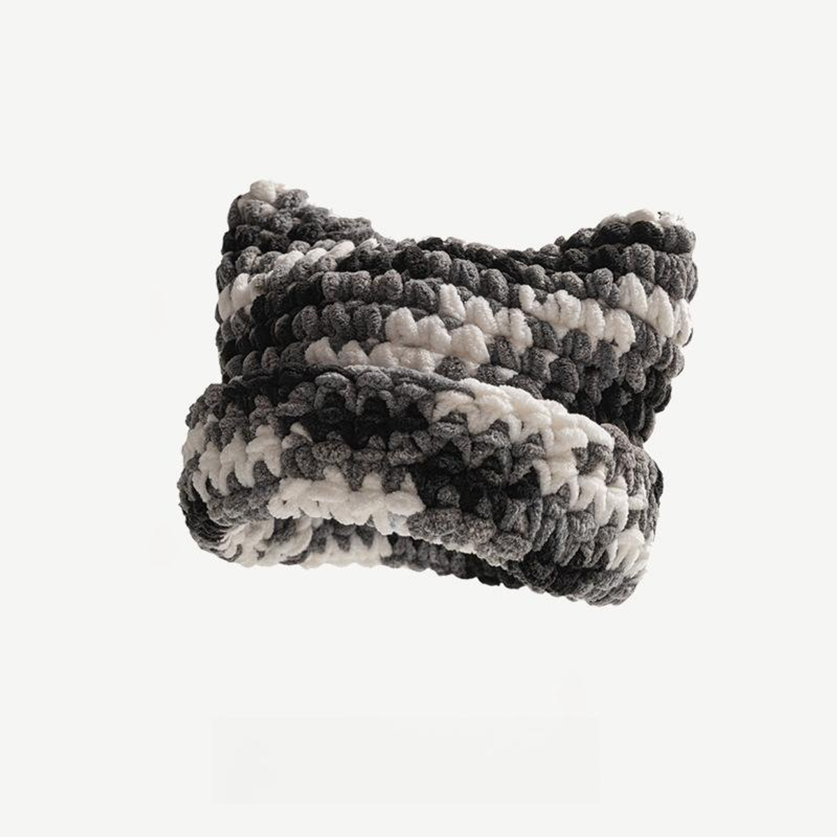 CHUNKY MULTICOLOR CAT-EAR KNIT BEANIE. black-white